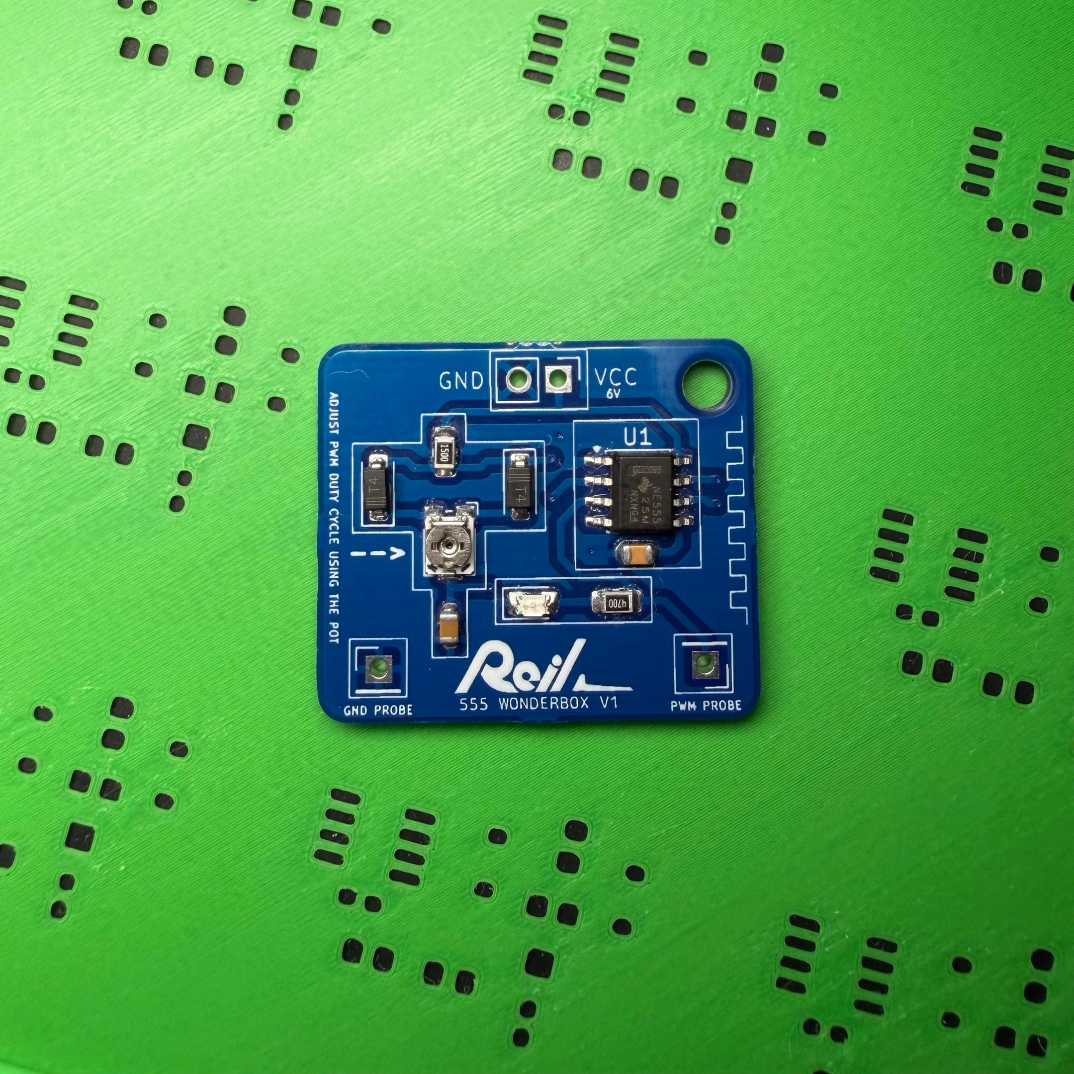 555 Wonderbox V1 — standard variant, front